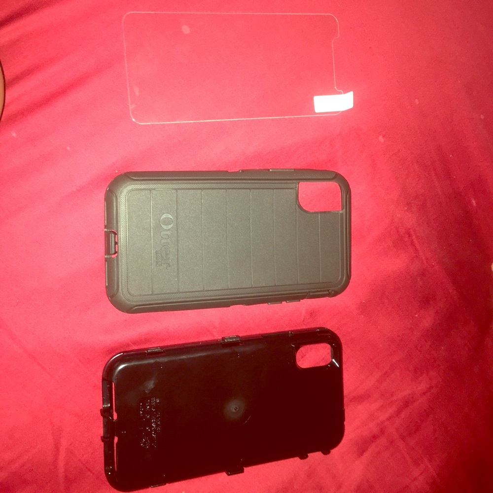 Otter box for IPhone X . Black Web tempered glass